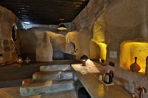 EKA CAVE MAISON