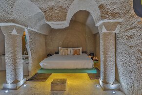 EKA CAVE MAISON