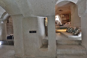 EKA CAVE MAISON