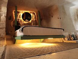 EKA CAVE MAISON