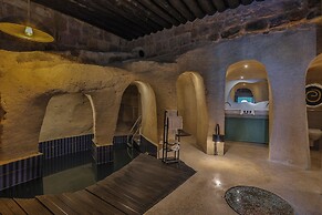 EKA CAVE MAISON