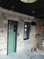 EKA CAVE MAISON
