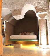 EKA CAVE MAISON