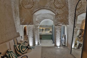 EKA CAVE MAISON