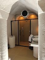 EKA CAVE MAISON