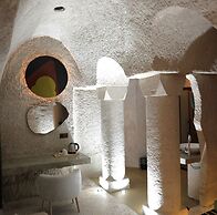 EKA CAVE MAISON