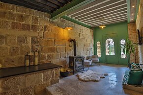 EKA CAVE MAISON
