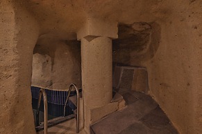 EKA CAVE MAISON