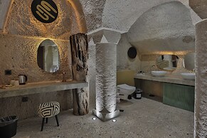 EKA CAVE MAISON