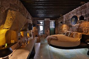 EKA CAVE MAISON