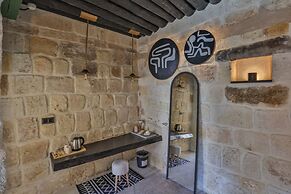 EKA CAVE MAISON