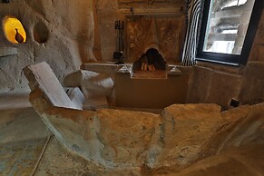 EKA CAVE MAISON