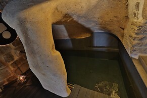 EKA CAVE MAISON