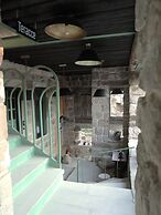 EKA CAVE MAISON