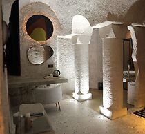 EKA CAVE MAISON