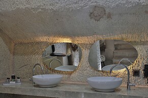 EKA CAVE MAISON