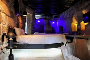 EKA CAVE MAISON