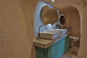 EKA CAVE MAISON