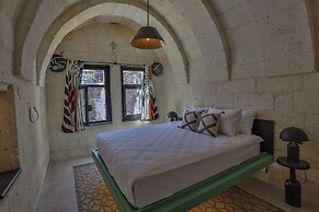 EKA CAVE MAISON