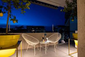 Stylish & Elegant Flat With Terrace