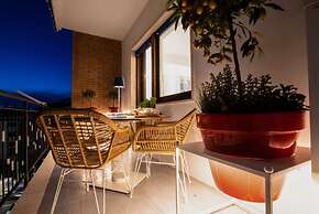 Stylish & Elegant Flat With Terrace