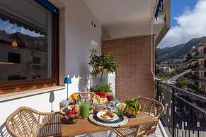 Stylish & Elegant Flat With Terrace