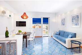 Stylish & Elegant Flat With Terrace