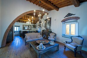Villa Chianti With Infinity Pool And Vineyard View