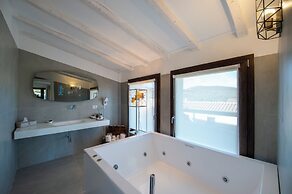 Villa Chianti With Infinity Pool And Vineyard View