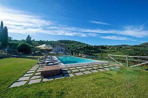 Villa Chianti With Infinity Pool And Vineyard View