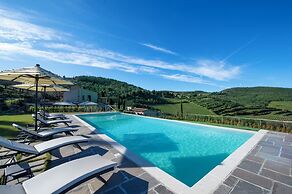 Villa Chianti With Infinity Pool And Vineyard View
