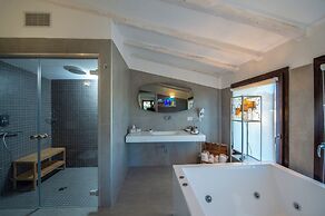 Villa Chianti With Infinity Pool And Vineyard View