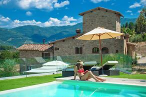 Villa Chianti With Panoramic Pool On The Vineyard