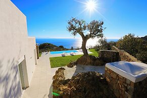 Design Villa With Infinity Pool & Li Galli View