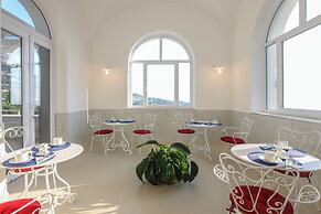 Elegant Villa In Anacapri | Infinity Pool & Design