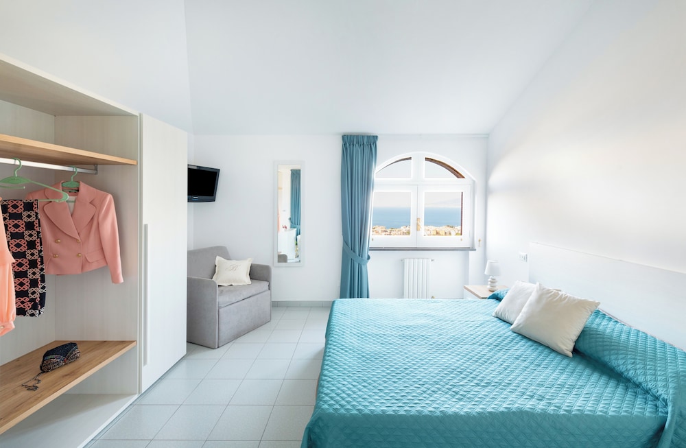 Sea View Rooftop Apartment With Jacuzzi & Garden