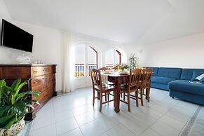Sea View Rooftop Apartment With Jacuzzi & Garden