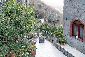 Sea View Rooftop Apartment With Jacuzzi & Garden