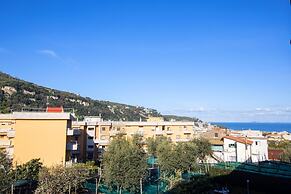Modern Family Apt In Sorrento With Views