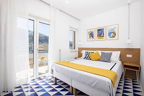 Modern Family Apt In Sorrento With Views