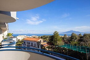 Modern Family Apt In Sorrento With Views