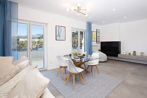 Modern Family Apt In Sorrento With Views
