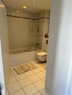 Leeds Apt - Hottub - Sleeps 6 - Special Occasions