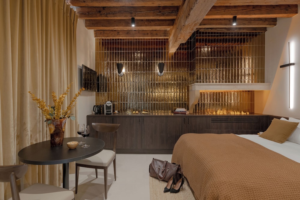 MiHotel - Cité Médiévale de Pérouges
