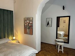 Suite 49