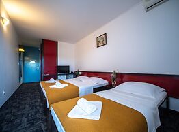Hotel Issa