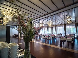 Hotel Issa
