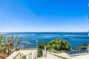 Villa Near Roses With Pool & Beach Access