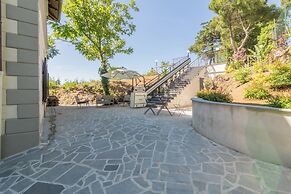 Lake Lovers Lodge