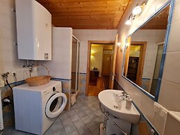 Apartment With Mountain Views & Ski Access